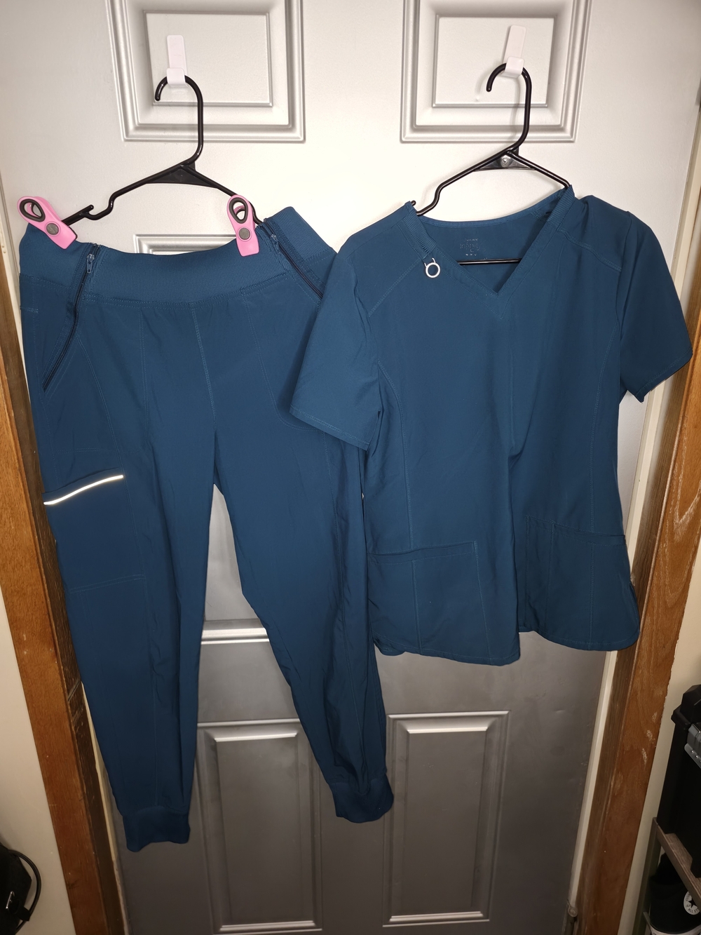 Women’s Teal Scrub Top & Jogger Pants Set - Short Sleeve V-Neck